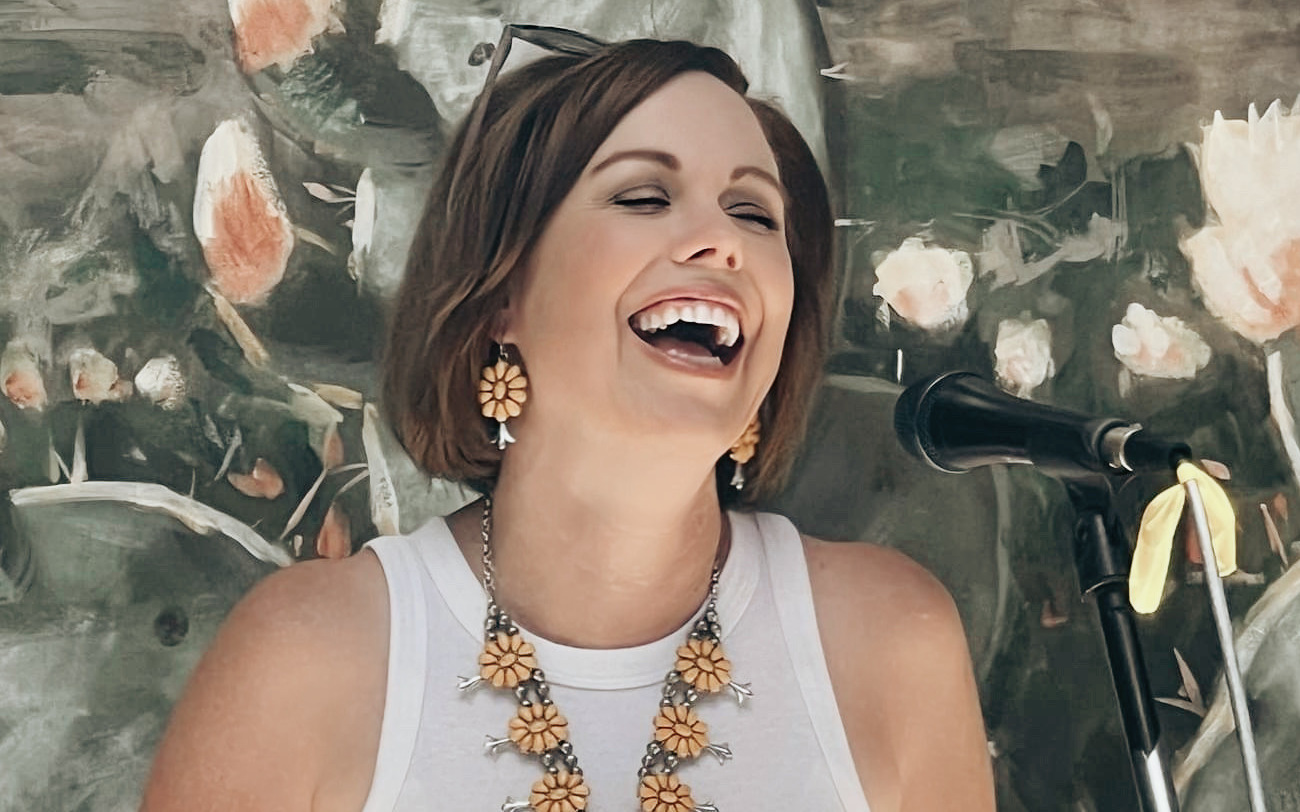 Amber Pennington performing live